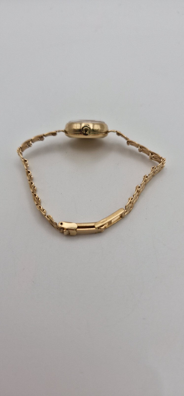 Omega 9ct Gold Vintage 1960's Mechanical Lady's Watch on 9ct Gold Bracelet.