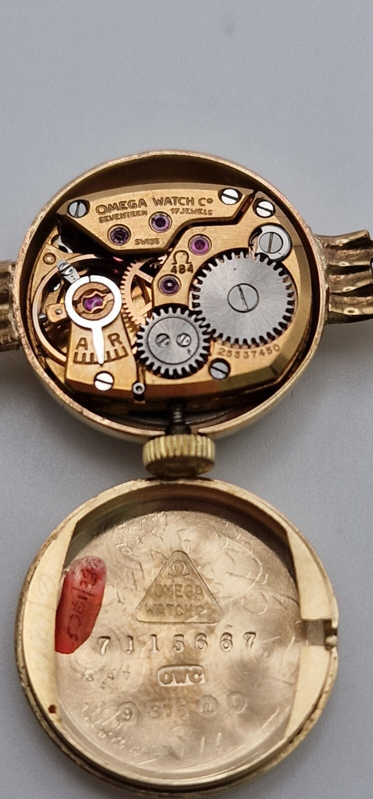 Omega 9ct Gold Vintage 1960's Mechanical Lady's Watch on 9ct Gold Bracelet.