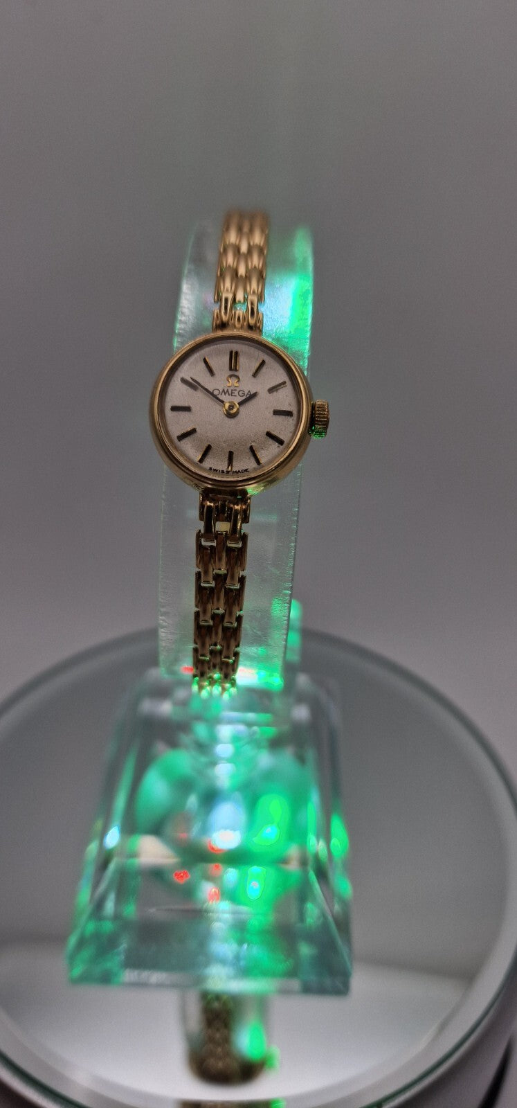 Omega 9ct Gold Vintage 1960's Mechanical Lady's Watch on 9ct Gold Bracelet.