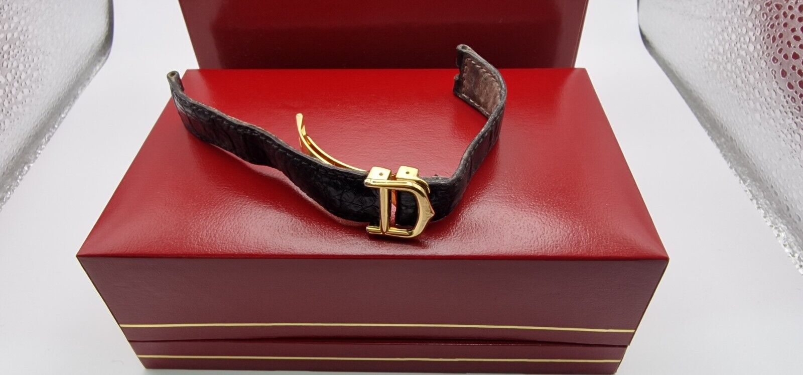 Must de Cartier Vendome 18ct Gold on Silver Mid Size Watch on New Leather Strap.