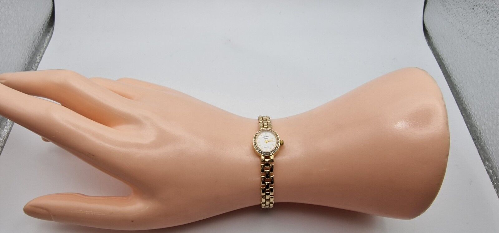 Rotary 9ct Gold Lady’s Diamond Watch | 30 Diamond Bezel | White Dial | 9ct Gold Bracelet | Vintage Luxury Timepiece