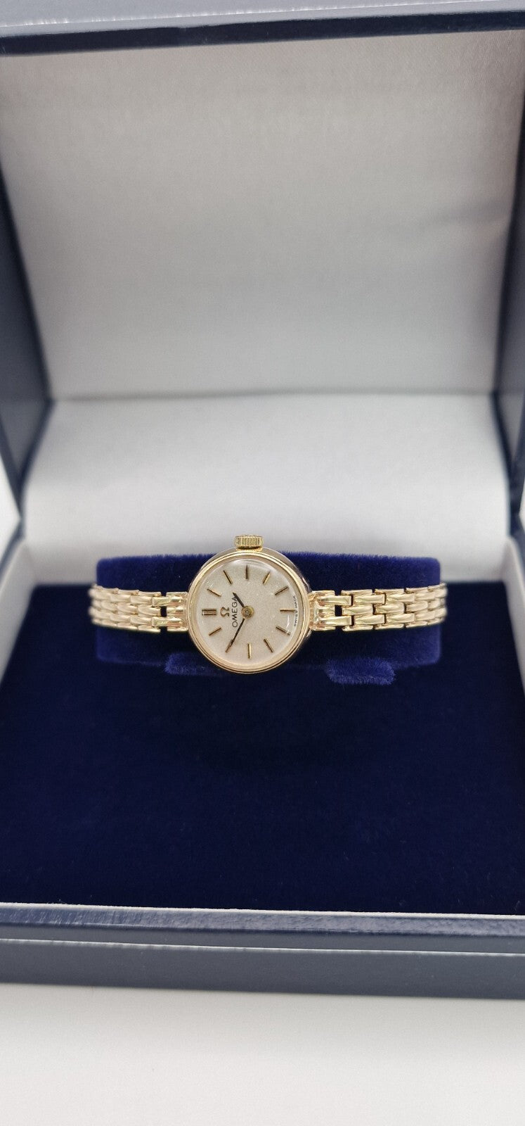 Omega 9ct Gold Vintage 1960's Mechanical Lady's Watch on 9ct Gold Bracelet.