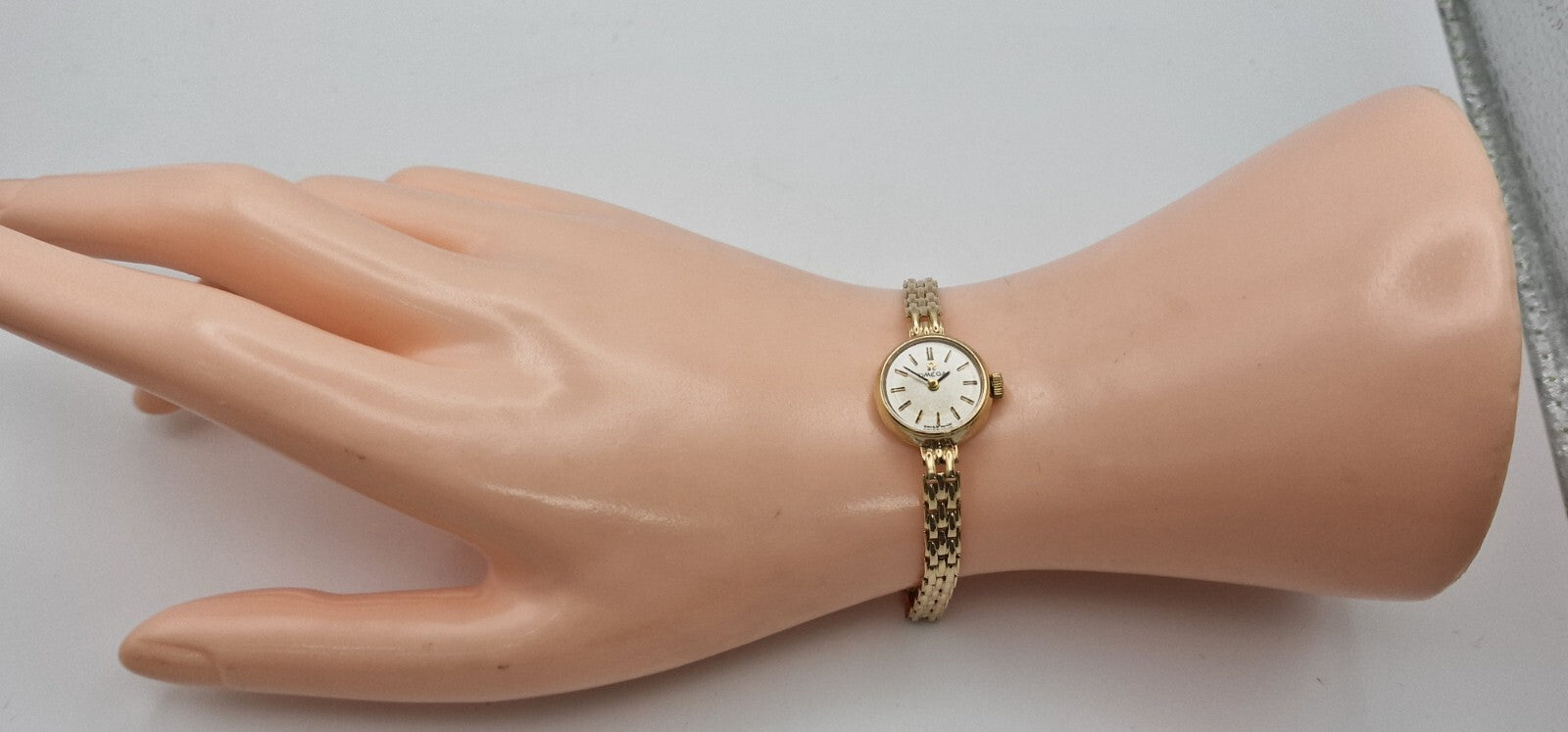 Omega 9ct Gold Vintage 1960's Mechanical Lady's Watch on 9ct Gold Bracelet.