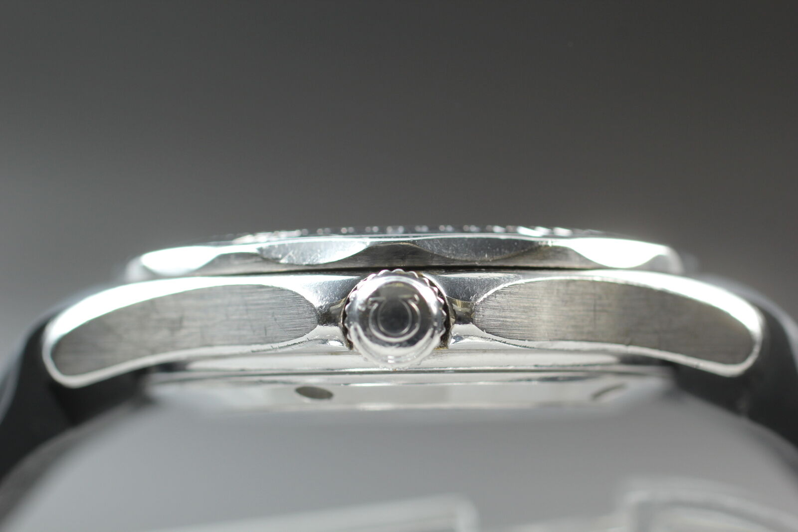 Omega Seamaster 300M QZ 2562.80 Blue Dial Men's Watch - Paper & 2 Bands