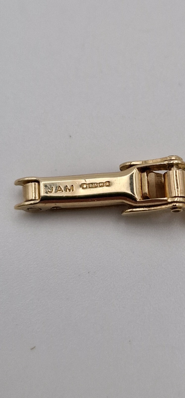 Omega 9ct Gold Vintage 1960's Mechanical Lady's Watch on 9ct Gold Bracelet.