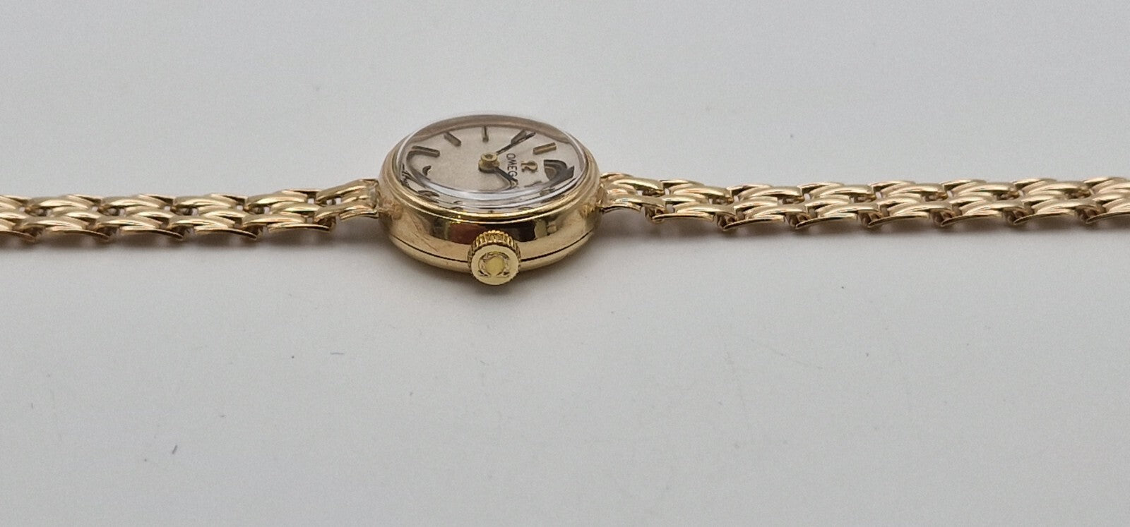 Omega 9ct Gold Vintage 1960's Mechanical Lady's Watch on 9ct Gold Bracelet.