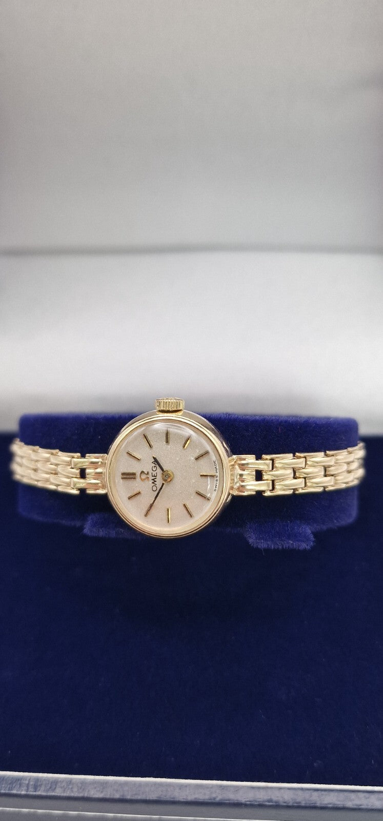 Omega 9ct Gold Vintage 1960's Mechanical Lady's Watch on 9ct Gold Bracelet.