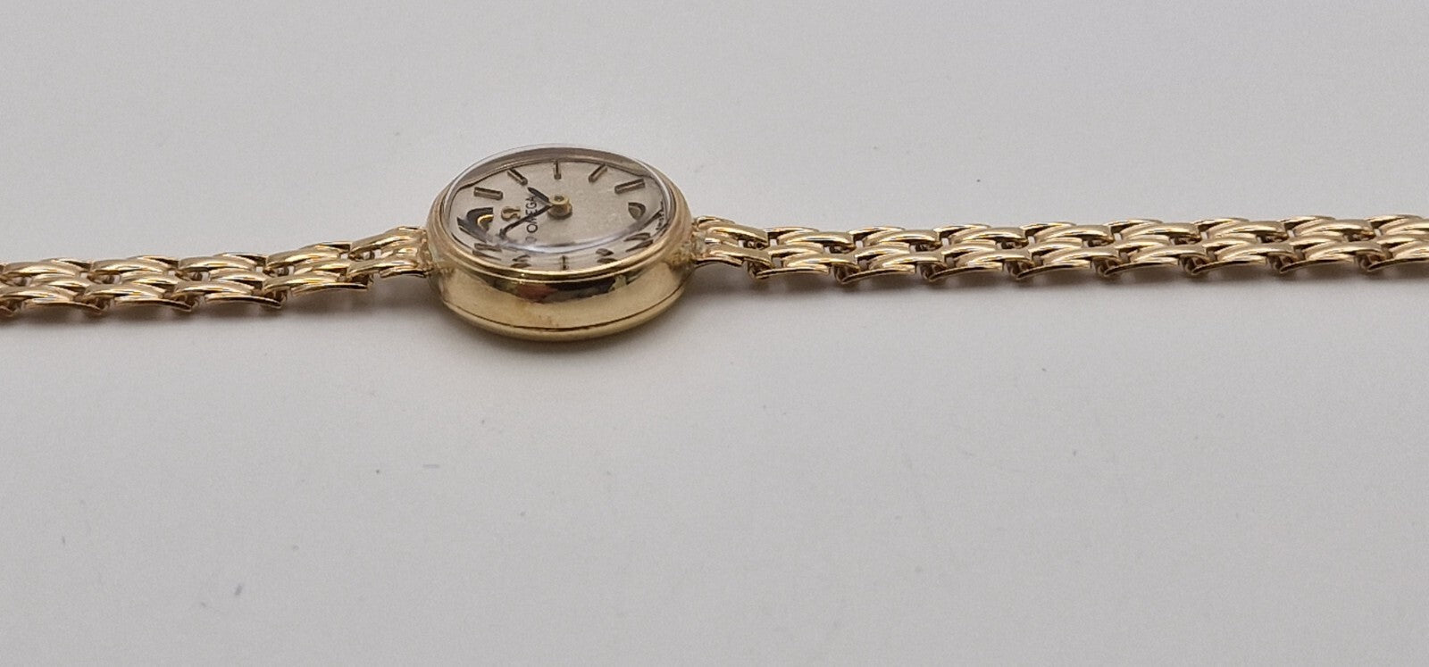 Omega 9ct Gold Vintage 1960's Mechanical Lady's Watch on 9ct Gold Bracelet.
