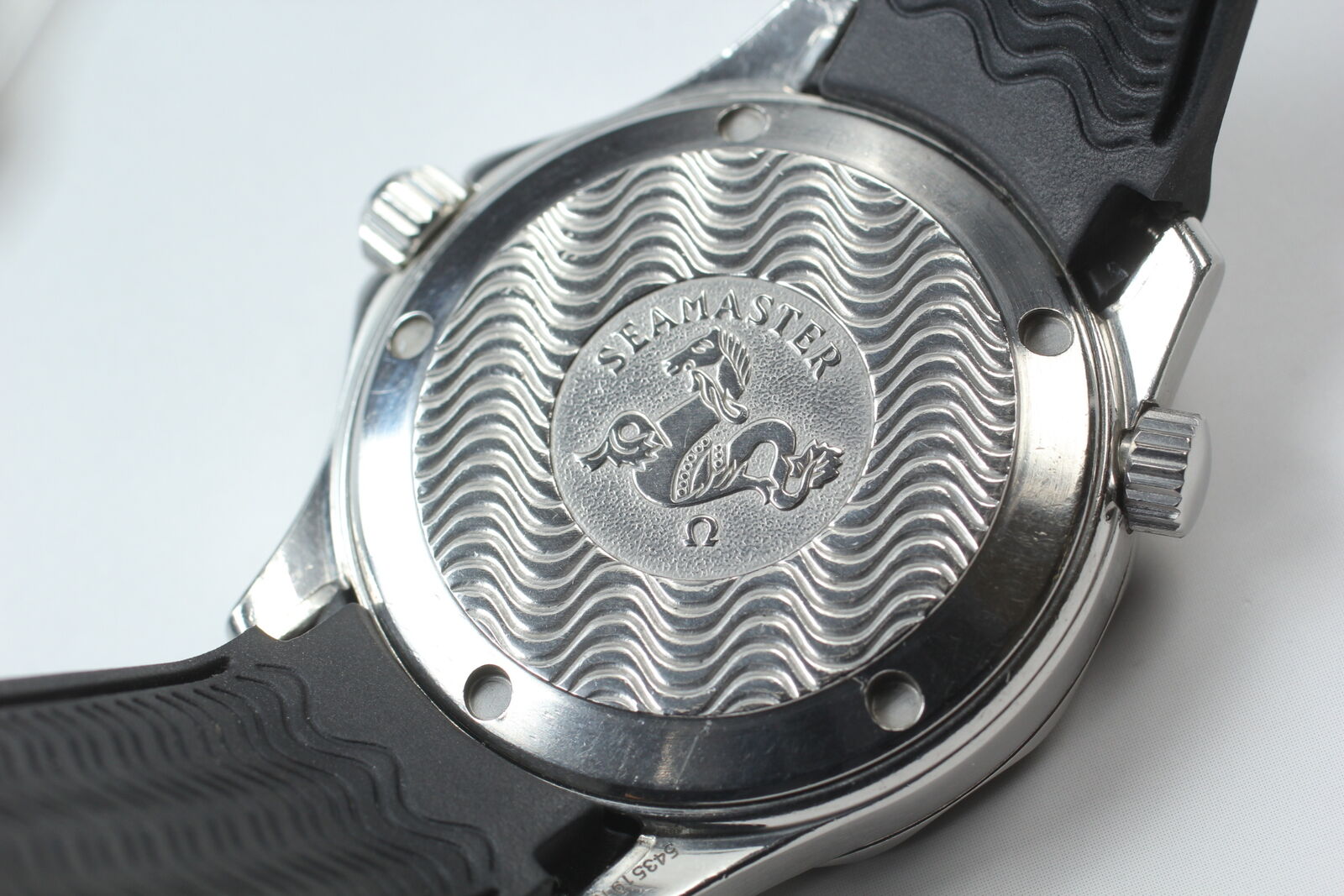 Omega Seamaster 300M QZ 2562.80 Blue Dial Men's Watch - Paper & 2 Bands