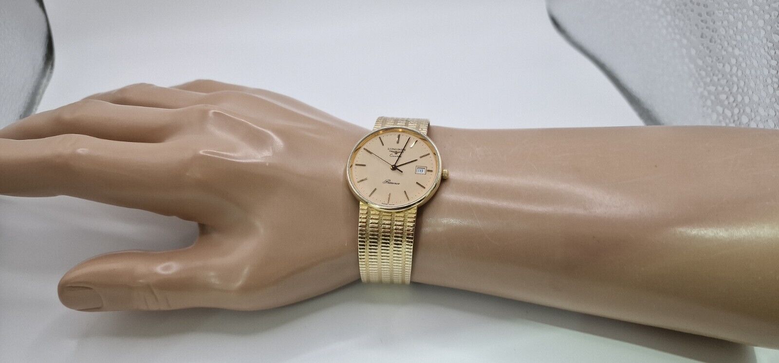 Longines Présence Gents 9ct Gold Watch | Salmon Dial | Six Jewel Movement | 9ct Gold Bracelet | Vintage Luxury Timepiece | With Longines Box