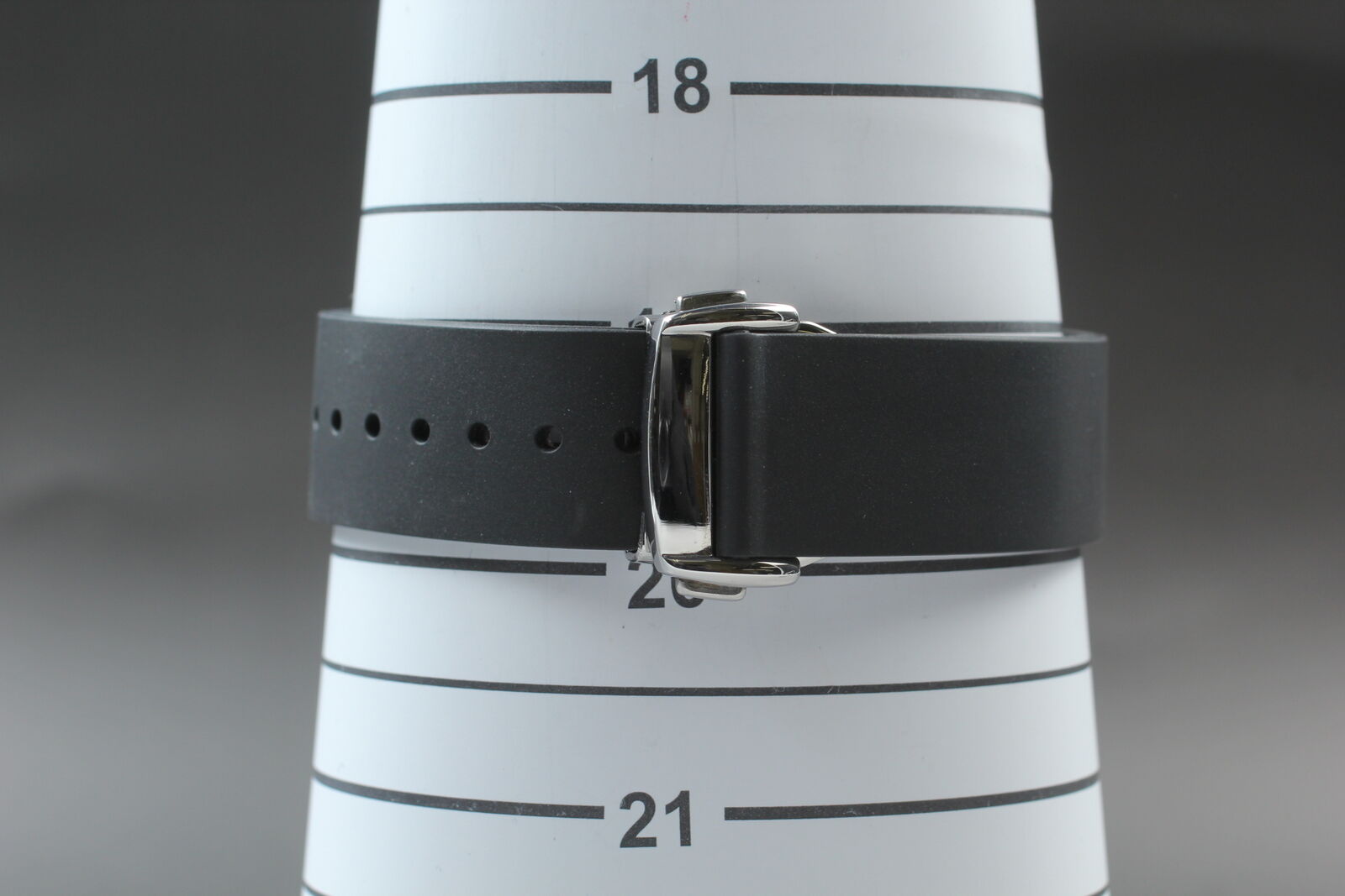 Omega Seamaster 300M QZ 2562.80 Blue Dial Men's Watch - Paper & 2 Bands