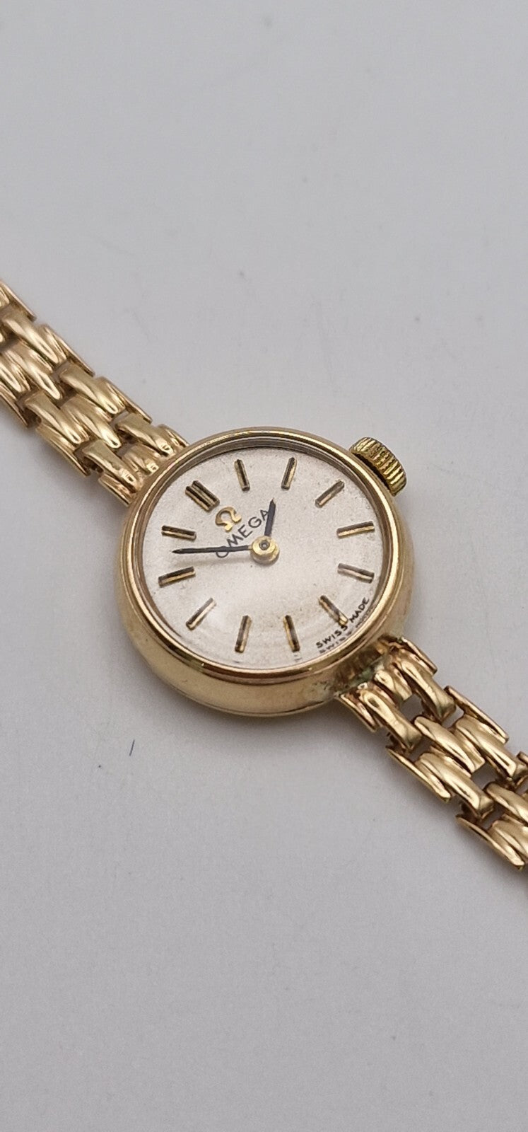 Omega 9ct Gold Vintage 1960's Mechanical Lady's Watch on 9ct Gold Bracelet.