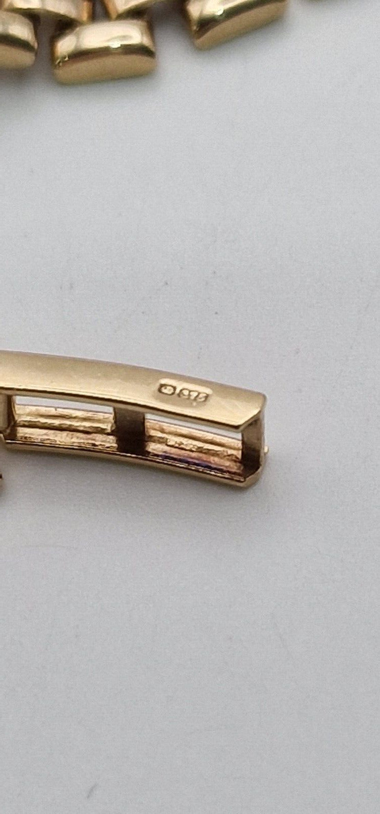 Rotary 9ct Gold Lady’s Diamond Watch | 30 Diamond Bezel | White Dial | 9ct Gold Bracelet | Vintage Luxury Timepiece