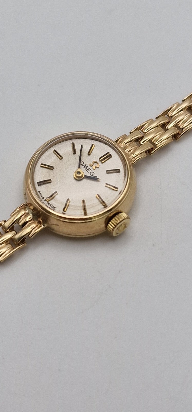 Omega 9ct Gold Vintage 1960's Mechanical Lady's Watch on 9ct Gold Bracelet.